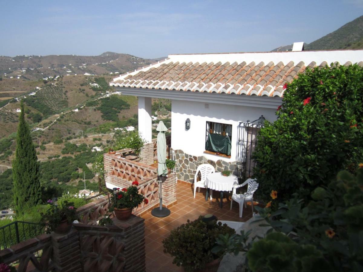 Casa Ana, Fantásticas vistas al pueblo, el mar y la montaña Frigiliana Exterior foto